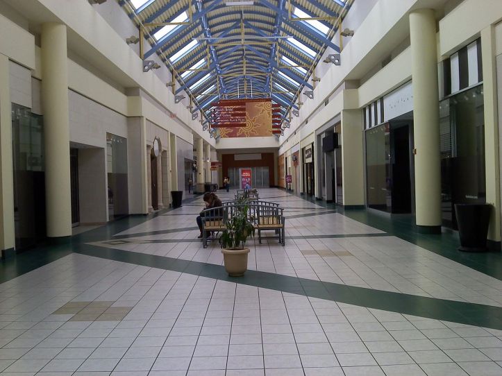 1280px-Mall_at_The_Source_empty